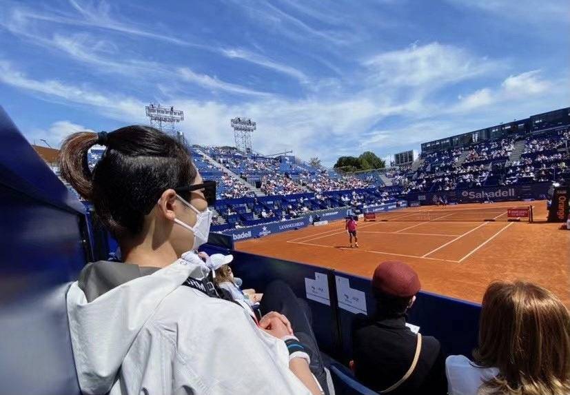 乐动体育-表现优异首场状态出色，利物浦观众沸腾！，蒂姆重返赛场引发球迷热议-乐动体育